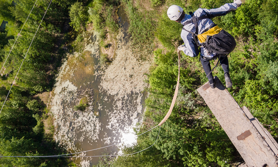 Simulateur de chute libre en plein air 1