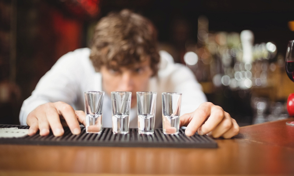 Sur la place centrale, BAR -BRASSERIE+5 chambres 1