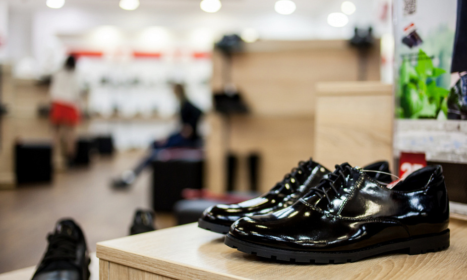 AV magasin de chaussures sur emplacement N°1 Ain 1