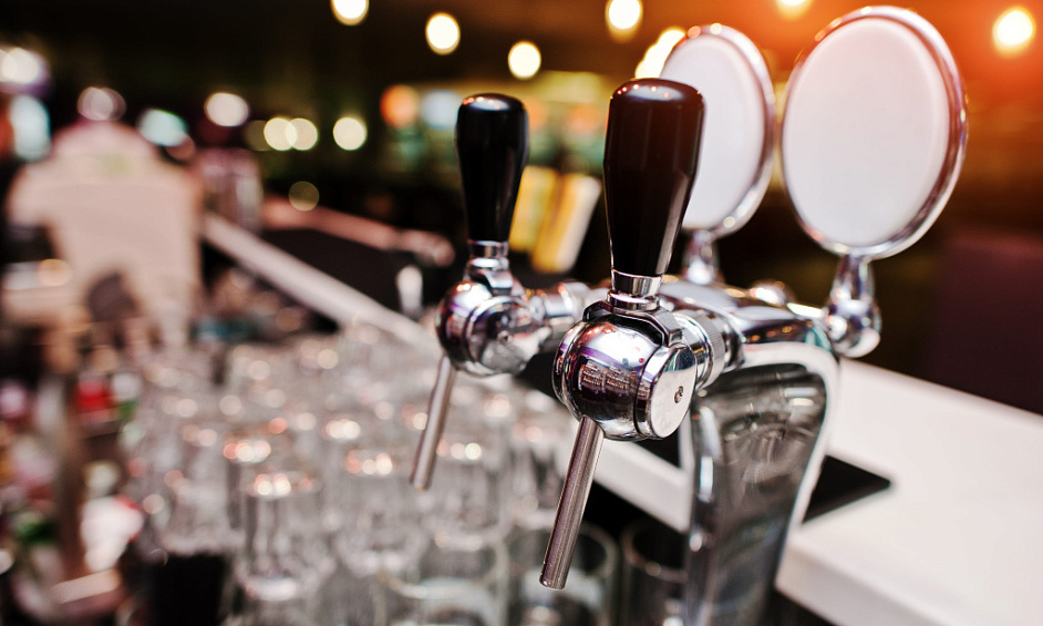 Vente bar brasserie terrasse en angle à Paris 1