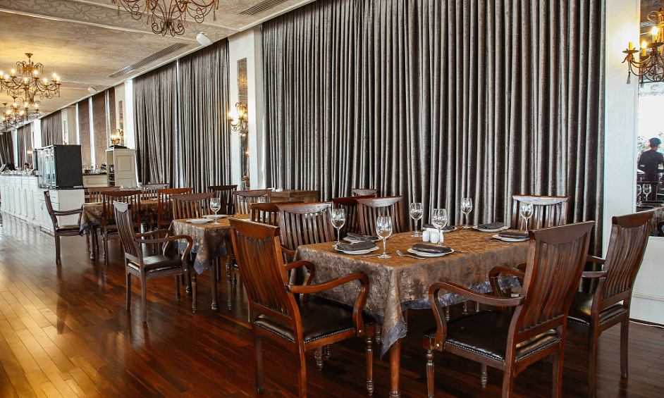 Restaurant gastronomique rentable + possible murs 1